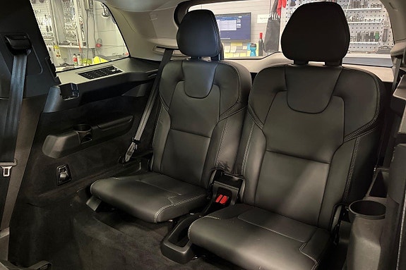 Volvo XC90 26 of 30