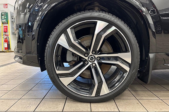 Volvo XC90 11 of 30