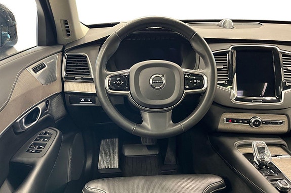 Volvo XC90 15 of 30
