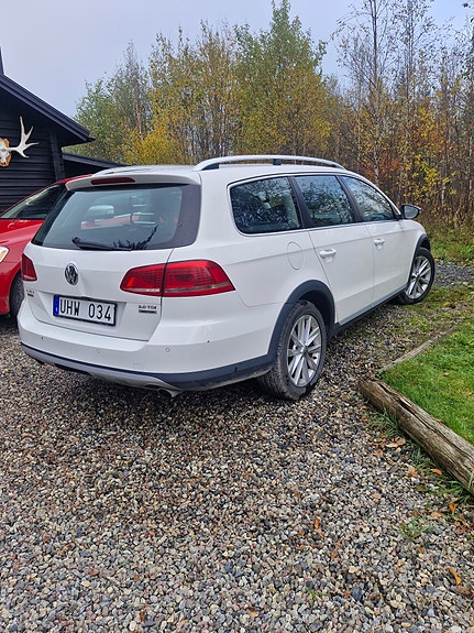 Volkswagen Passat Alltrack 3 of 5