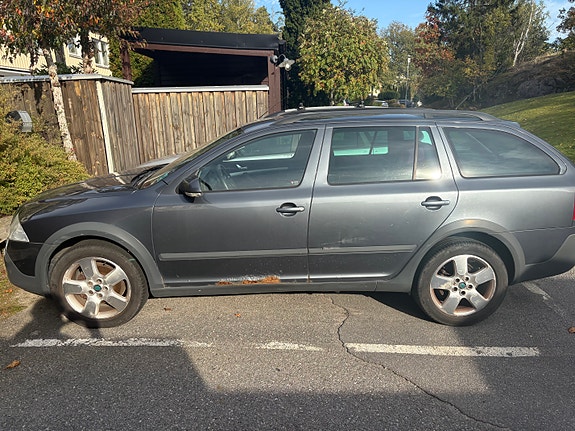 Skoda Octavia Scout 2 of 4