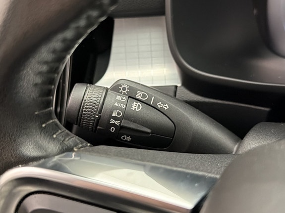 Volvo XC40 11 of 30