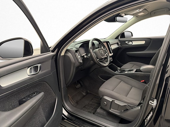 Volvo XC40 9 of 30