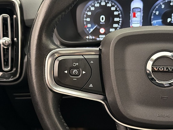 Volvo XC40 12 of 30