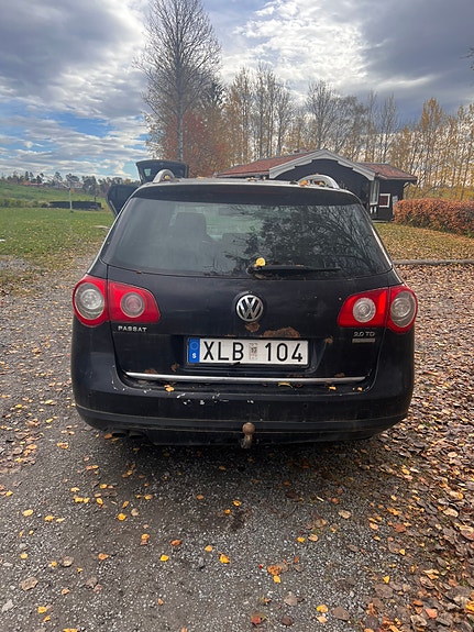 Volkswagen Passat 2 of 6