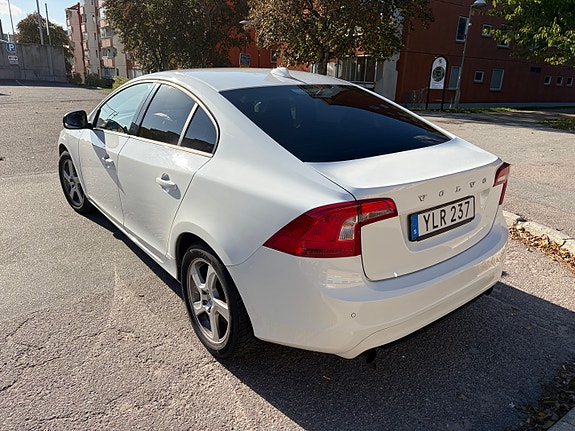 Volvo S60 2 of 3