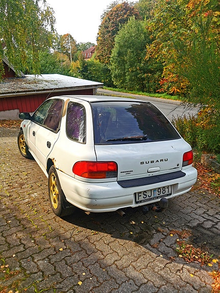 Subaru Impreza 4 of 8