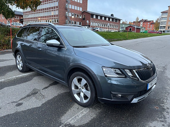 Skoda Octavia Scout 2 of 9