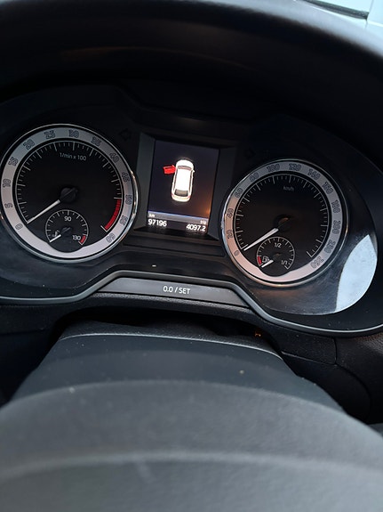 Skoda Octavia Scout 4 of 9