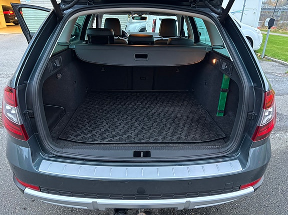 Skoda Octavia Scout 5 of 9