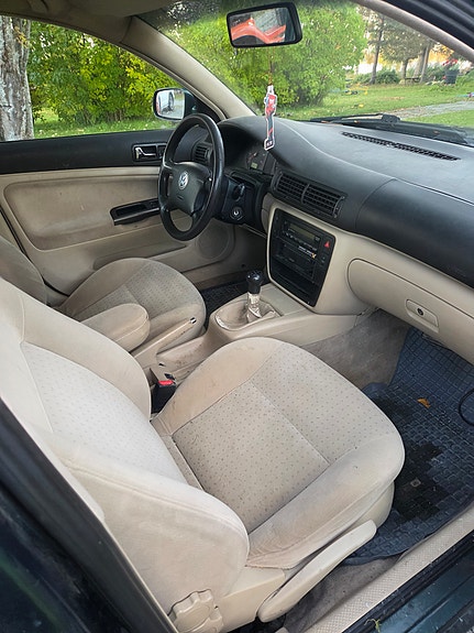Volkswagen Passat 2 of 5