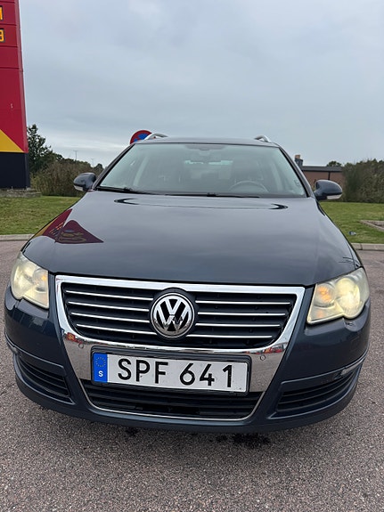 Volkswagen Passat 2 of 7