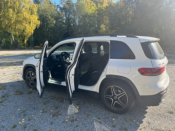Mercedes-Benz GLB250 5 of 9