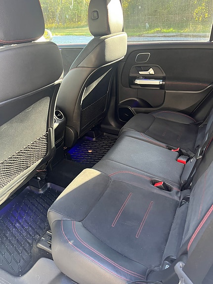 Mercedes-Benz GLB250 6 of 9