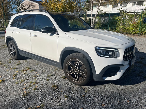 Mercedes-Benz GLB250 2 of 9