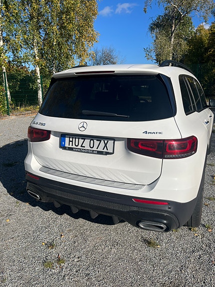 Mercedes-Benz GLB250 3 of 9
