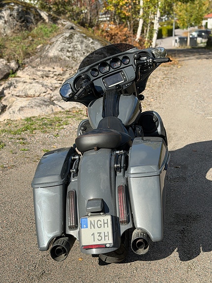 Harley-Davidson FLHXSE 4 of 10
