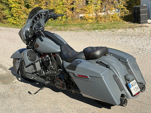 Harley-Davidson FLHXSE 5 of 10