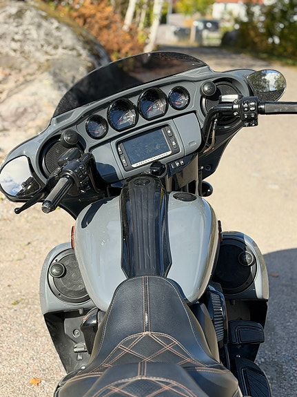 Harley-Davidson FLHXSE 10 of 10