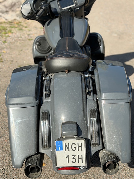 Harley-Davidson FLHXSE 9 of 10