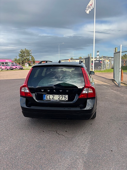 Volvo V70 2 of 6