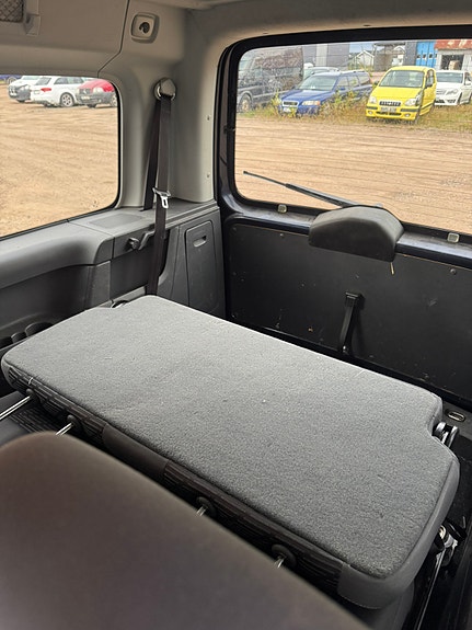 Volkswagen Caddy Maxi 7 of 9