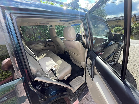 Mitsubishi Pajero 7 of 10
