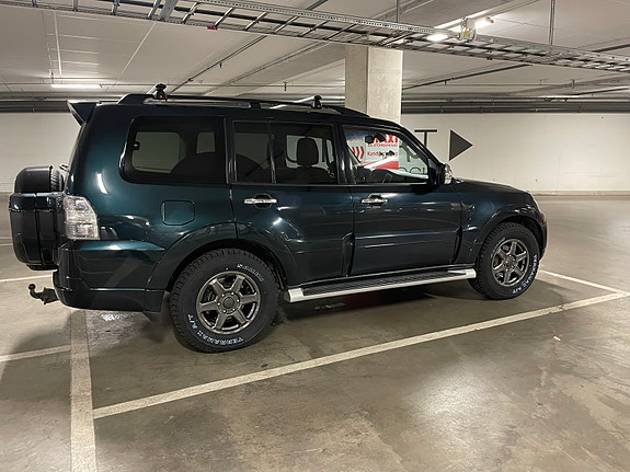 Mitsubishi Pajero 3 of 10