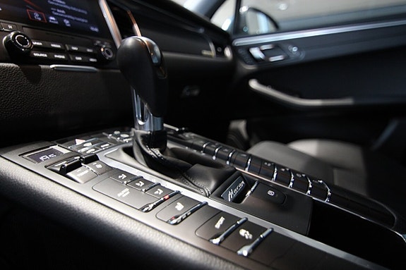 Porsche Macan 9 of 9