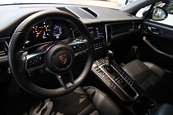 Porsche Macan 8 of 9