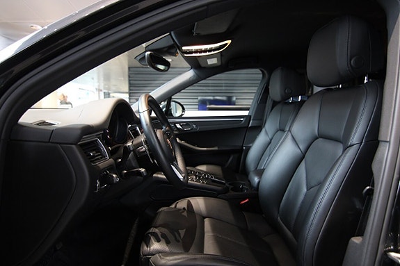 Porsche Macan 7 of 9
