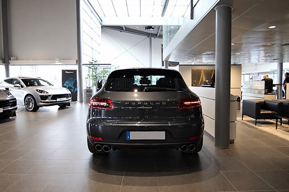 Porsche Macan 4 of 9