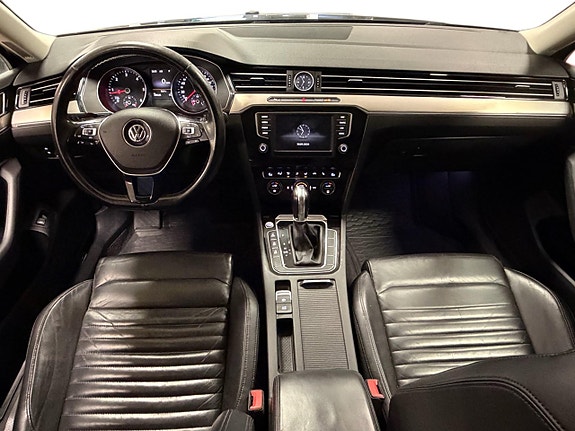 Volkswagen Passat 9 of 30
