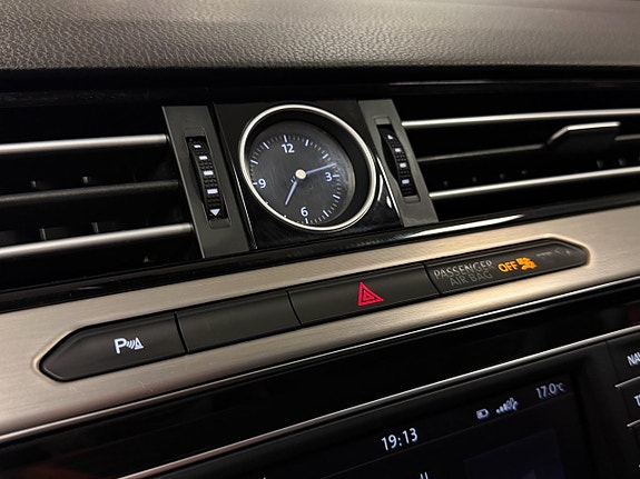 Volkswagen Passat 22 of 30