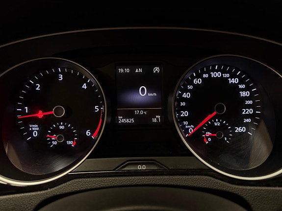 Volkswagen Passat 14 of 30