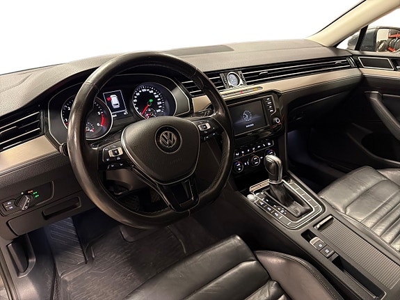 Volkswagen Passat 8 of 30