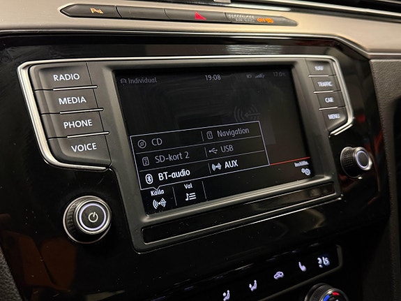Volkswagen Passat 18 of 30