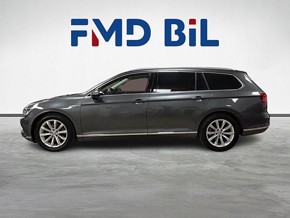 Volkswagen Passat 2 of 30