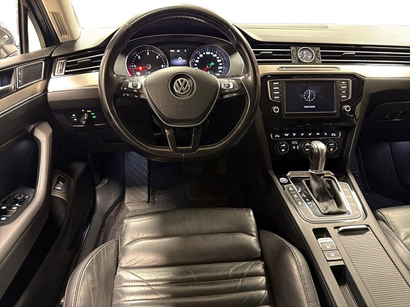 Volkswagen Passat 10 of 30