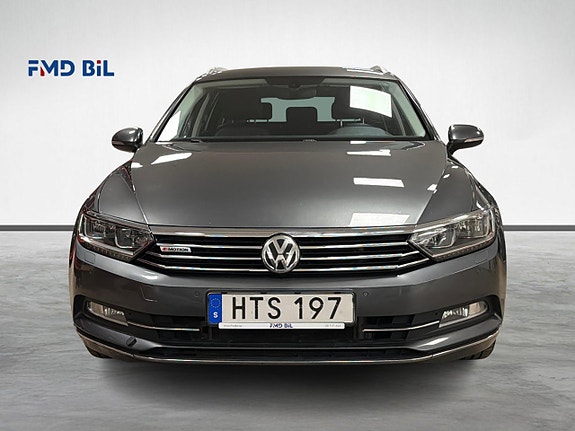 Volkswagen Passat 3 of 30