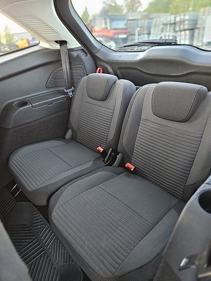 Ford Grand C-MAX 9 of 13