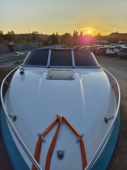 Chaparral 2050 SLC – Välutrustad jänkarbåt med sötvattenkyld V8 4 of 5