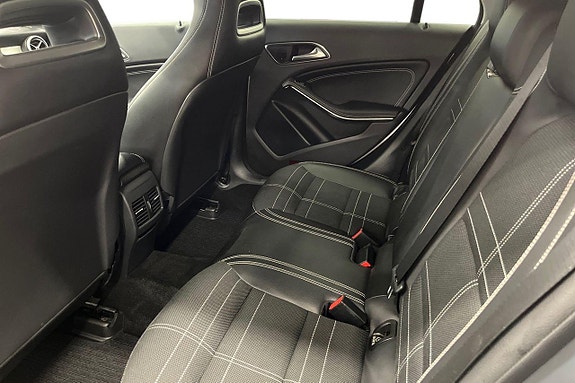 Mercedes-Benz CLA200 19 of 23