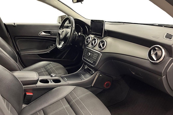 Mercedes-Benz CLA200 18 of 23