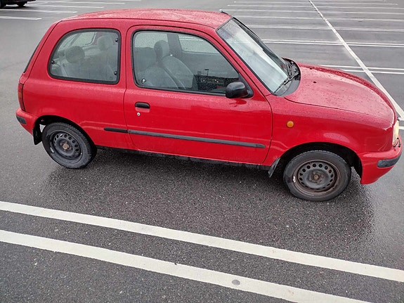 Nissan Micra 3 of 6