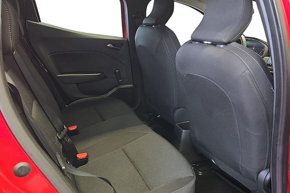 Renault Clio 17 of 21