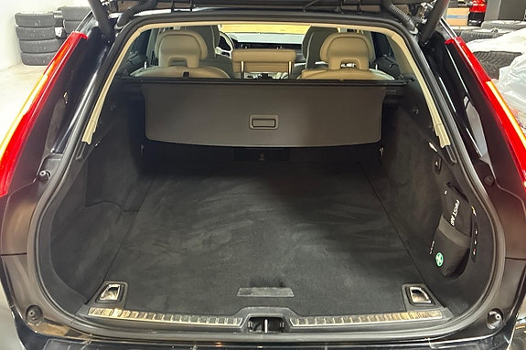 Volvo V90 Cross Country 10 of 27