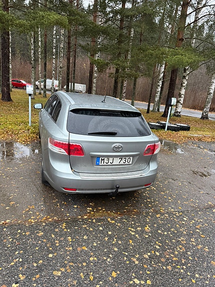 Toyota Avensis 3 of 4