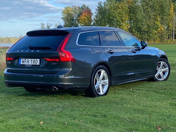 Volvo V90 2 of 12