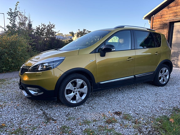 Renault Scenic XMod 2 of 16